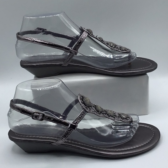 New vintage CL by laundry sandals. - Picture 2 of 6